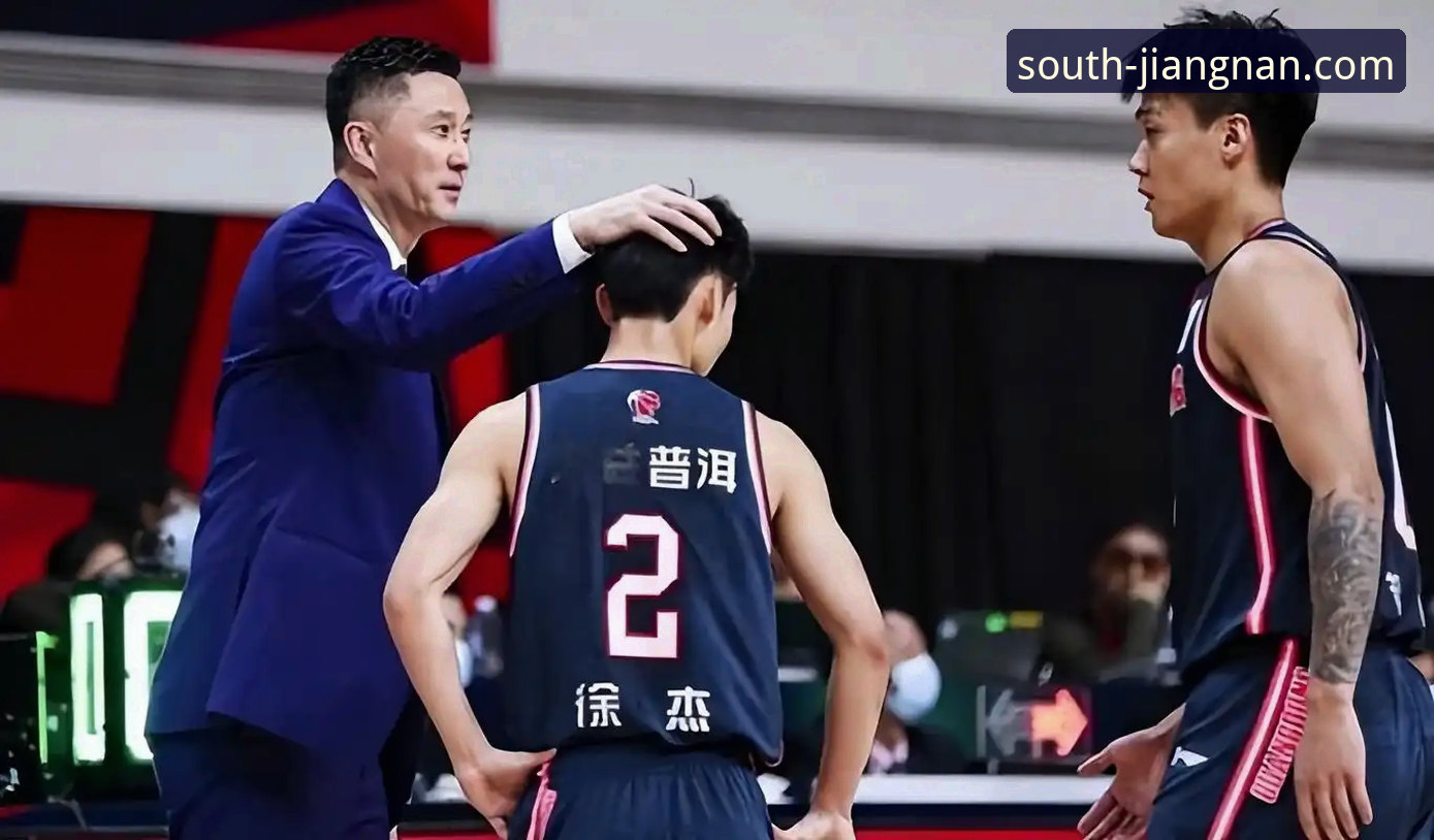 上海男篮十二连胜巩固榜首：一场团队篮球的深度解析